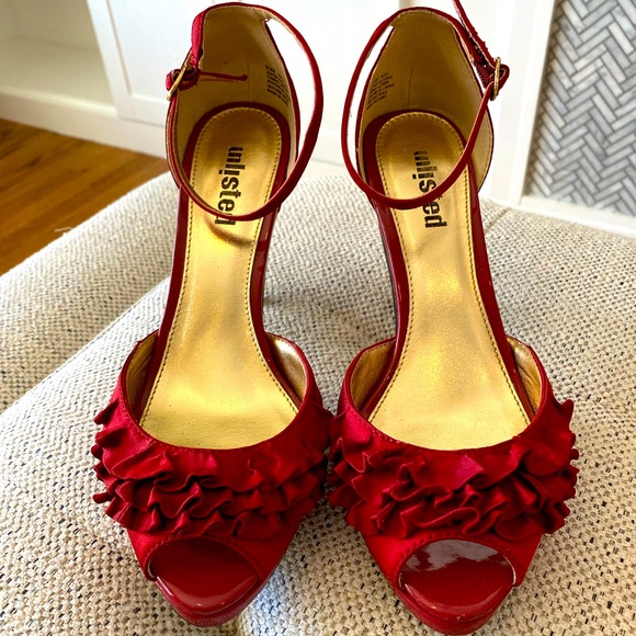 Unlisted red ruffle open toe heels w/ ankle strap - Picture 1 of 6
